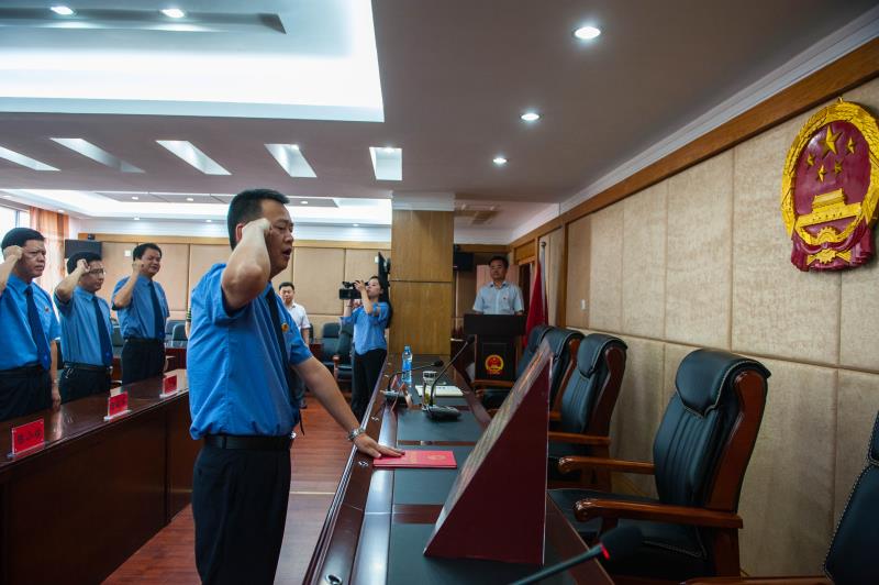 院党组书记,检察长晏利民领誓