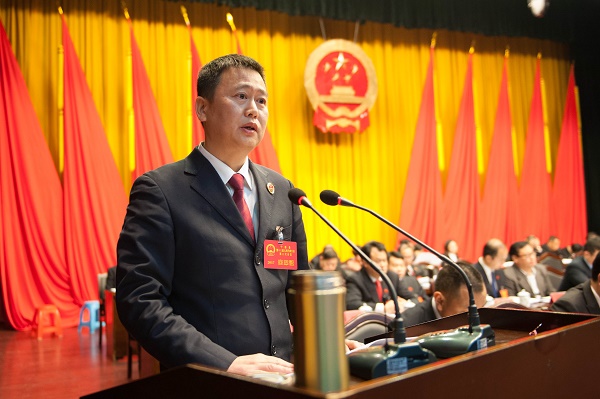 宁都县人民检察院检察长晏利民向县第十八届人民代表大会第二次会议作