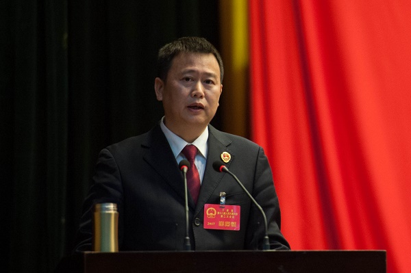 宁都县人民检察院检察长晏利民向县第十八届人民代表大会第二次会议作